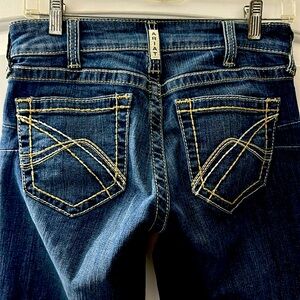 Womans Ariat Jeans Midrise bootleg. Back and front pockets.Size 28. Brand New